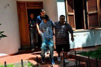 Secuestr� a su ex novia a punta de pistola y fue detenido en un taxi en pleno centro
