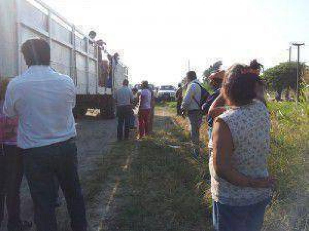 Entregan m�dulos alimentarios en el barrio Nanqom