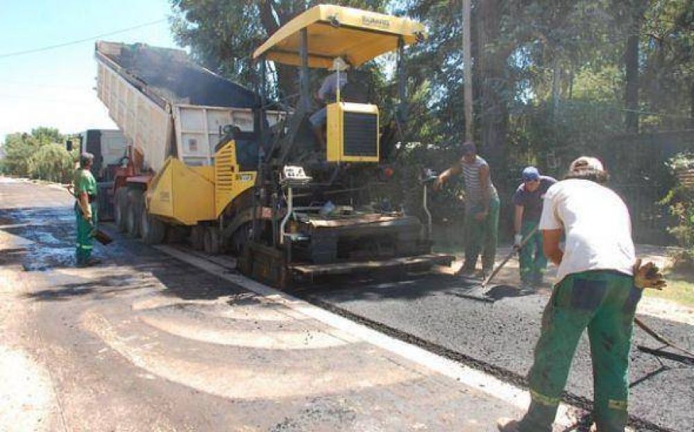 La Comuna extendi� 2 mil metros de asfalto en el barrio Pellegrini de Pilar