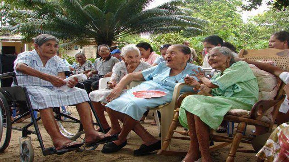 El misterio de los viejos que viven sus d�as en hogar ajeno  