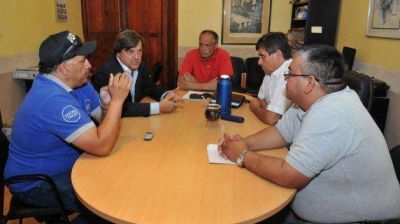 El Intendente recibi� a representantes de la Uocra que se manifestaron frente al municipio