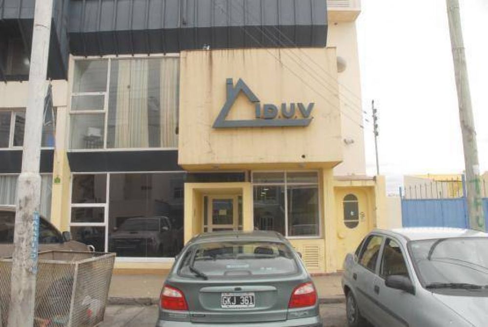 Denunci� que le vaciaron la casa y cremaron a su esposa sin autorizaci�n