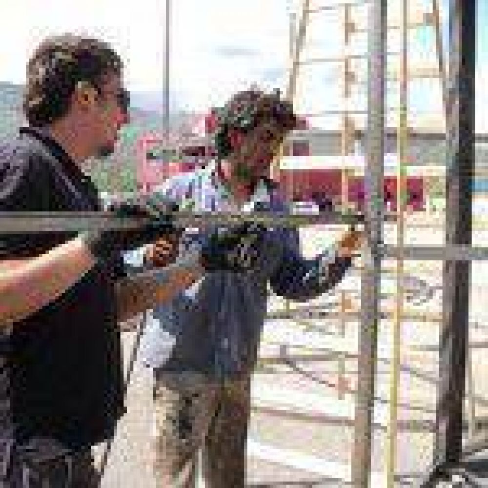 Carnaval de Ro en San Luis: Avanzan en la construccin del carro de Vivienda