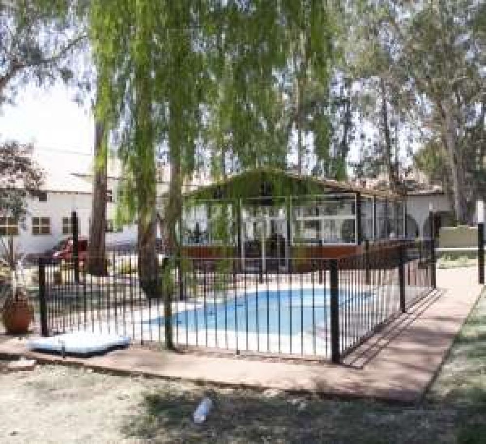 Hogar de Ancianos: pileta y quincho para los abuelos