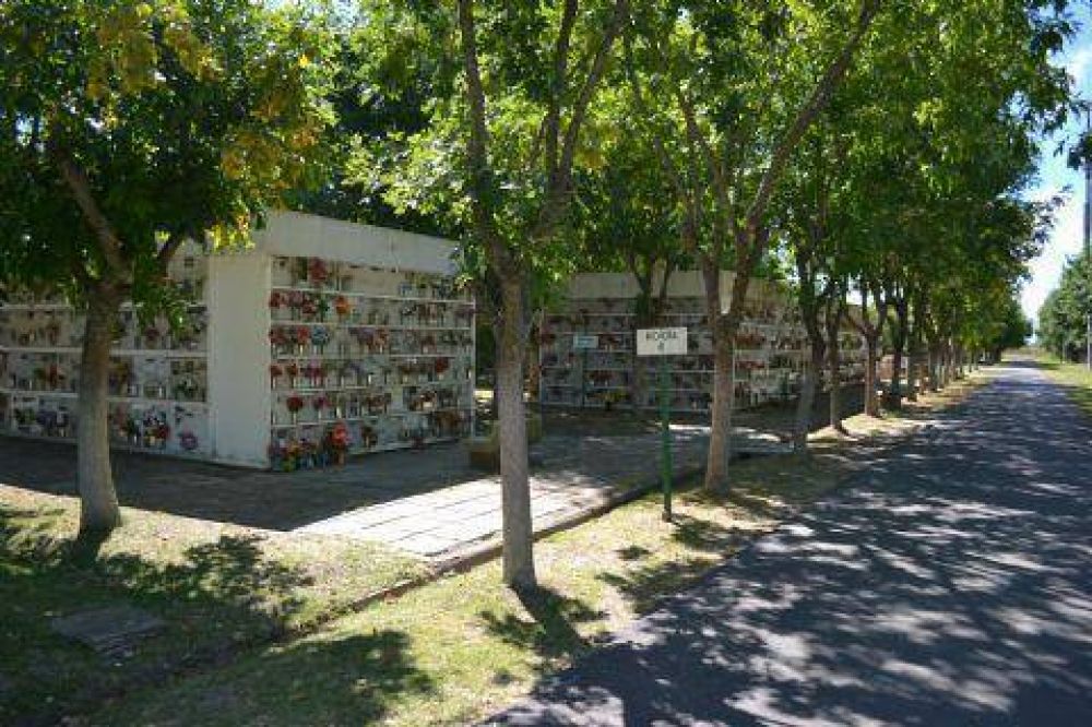 Tareas de mantenimiento y mejoras en el Cementerio Parque de Berisso