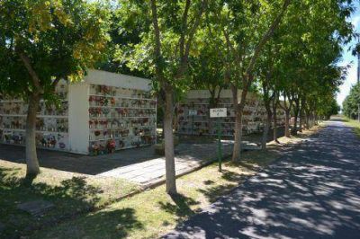 Tareas de mantenimiento y mejoras en el Cementerio Parque de Berisso