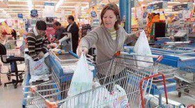 Lomas: los supermercados congelaron los precios y se espera extender los plazos