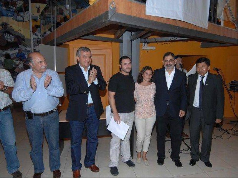 Premian proyecto de monumento al Exodo Juje�o
