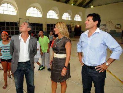 Prometieron que en 15 d�as comenzar�n las obras en el Piso de Deportes