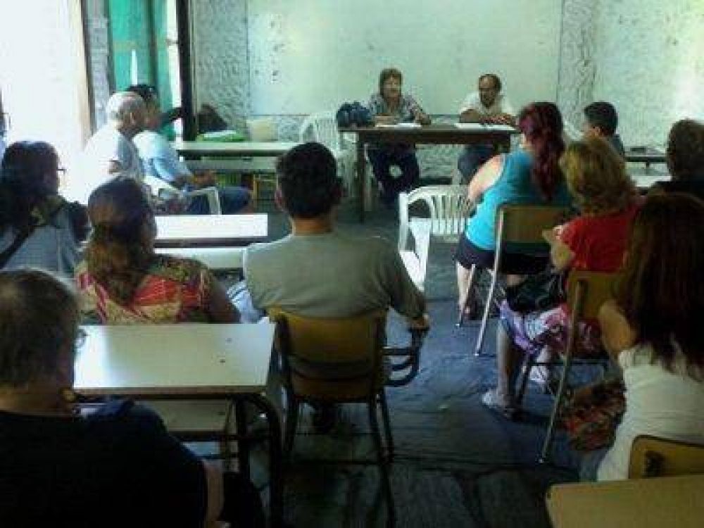 DEBATEN SOBRE EL RIESGO DE INICIO DE CLASES