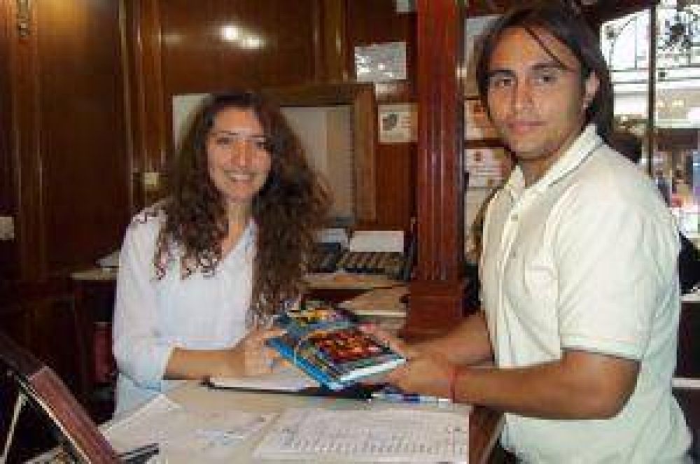 Distribuyen folleter�a para difundir los atractivos tur�sticos locales