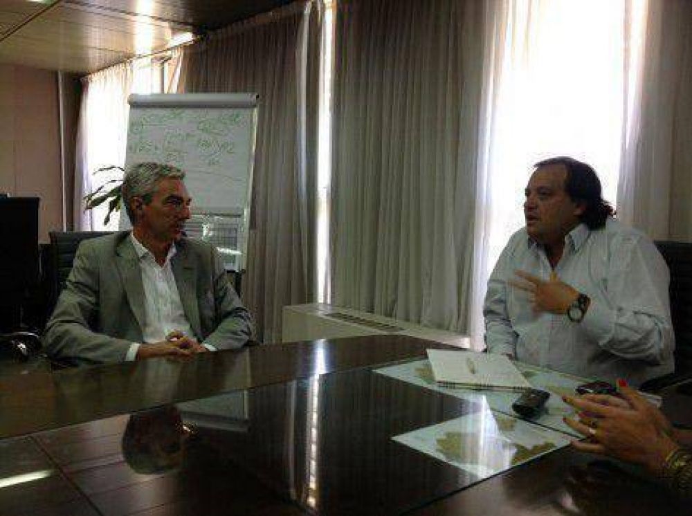 Meoni se reuni� con Mart�n Ferre, ministro de Desarrollo Social provincial
