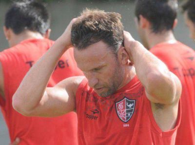 Bernardi, sin resoluci�n y afuera del debut de Newell's en el torneo Final 2013