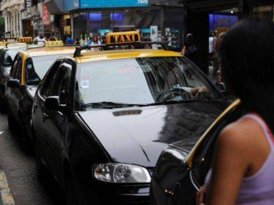 Las primeras sesenta nuevas chapas de taxis se habilitar�n en junio