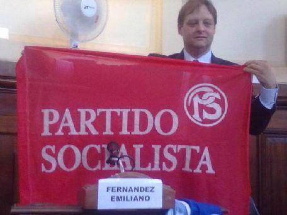 Emiliano Fern�ndez: �Estamos en el centro de la pelea, por eso nos atacan de la manera que lo hacen�