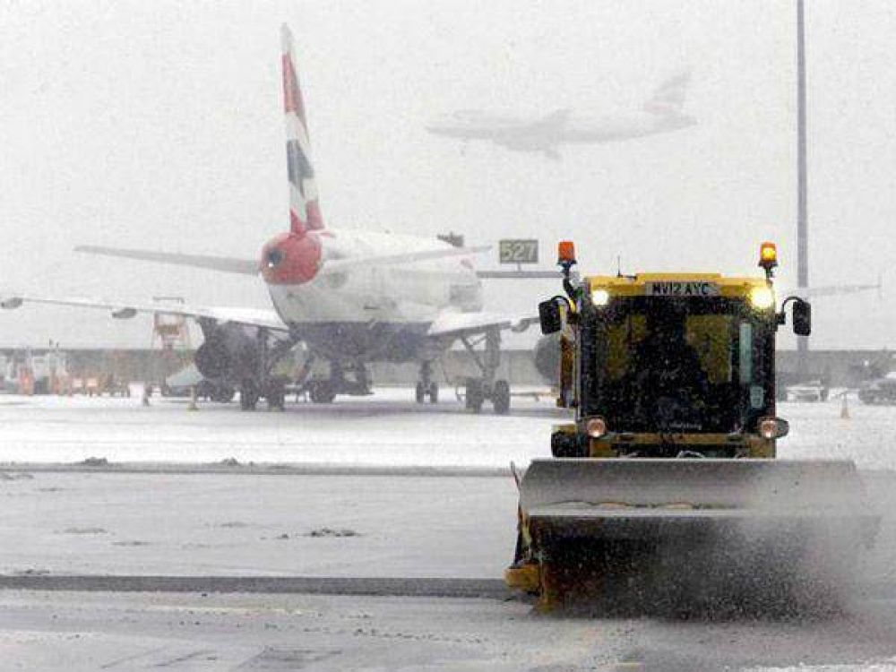 EEUU: "Tormenta perfecta" obliga a cancelar 3.000 vuelos