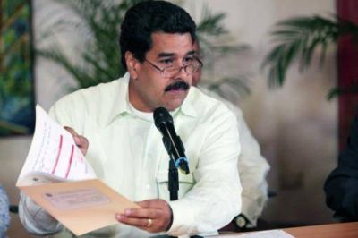Maduro dijo que los afiches sobre su postulaci�n son obra de la oposici�n y se�al� a Henrique Capriles