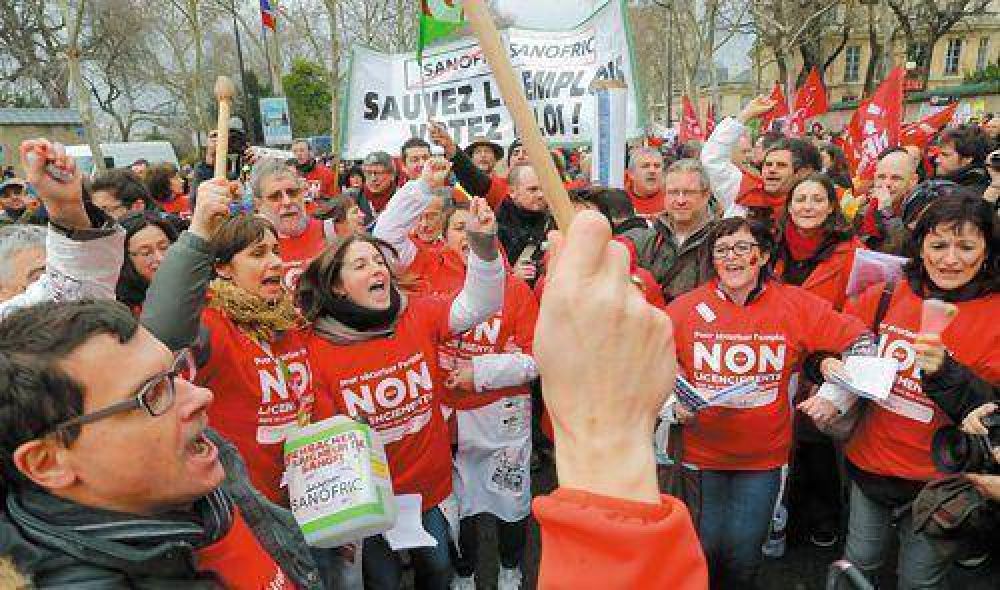 Temen "explosiones sociales" en Francia ante una ola de despidos en el futuro