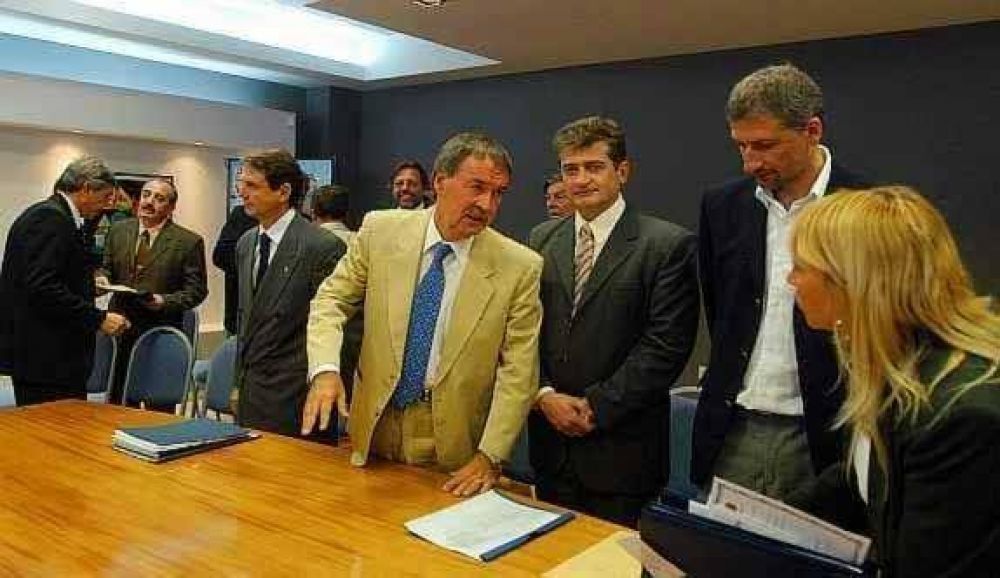Kirchner impulsar� candidatos propios y desconoci� a Mondino