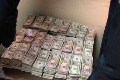 El d�lar sube a $ 5,005. El "blue" baja a 7,61