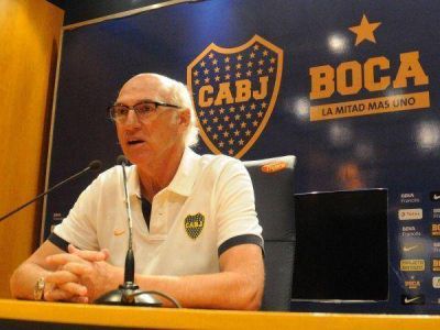 Bianchi: "Es una pena que Riquelme no haya venido a la pretemporada"