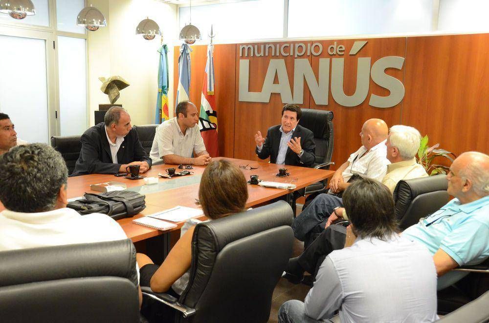 EL INTENDENTE DE LAN�S DAR�O D�AZ P�REZ SE REUNI� CON LOS INTEGRANTES DE LOS DIEZ FOROS DE SEGURIDAD DEL DISTRITO