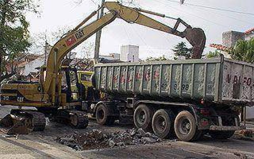 Comenzaron obras de bacheo en las zonas comerciales en Brown