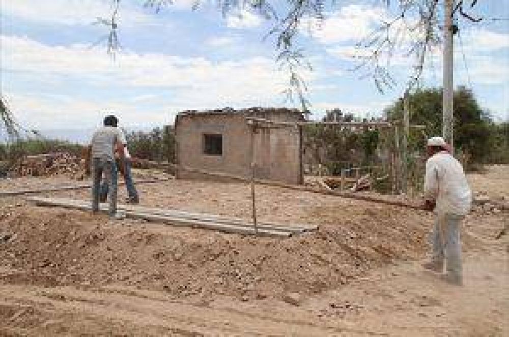 Ya est�n construyendo los terraplenes para instalar los m�dulos de emergencia