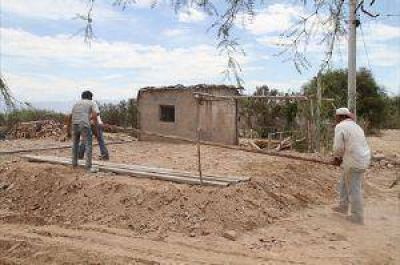 Ya est�n construyendo los terraplenes para instalar los m�dulos de emergencia