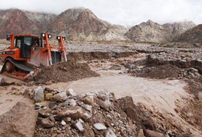 Conflicto en puerta: Vialidad y Gendarmer�a responsabilizan a Chile por los evacuados en el alud