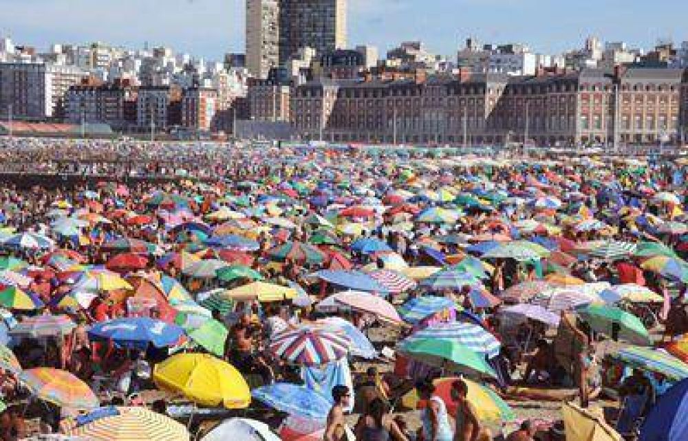 Miles de turistas llegan a la ciudad para disfrutar de los feriados de Carnaval