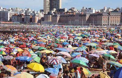 Miles de turistas llegan a la ciudad para disfrutar de los feriados de Carnaval