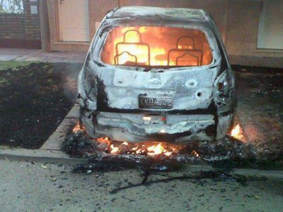 El vandalismo no para y ahora se suma el incendio de autom�viles