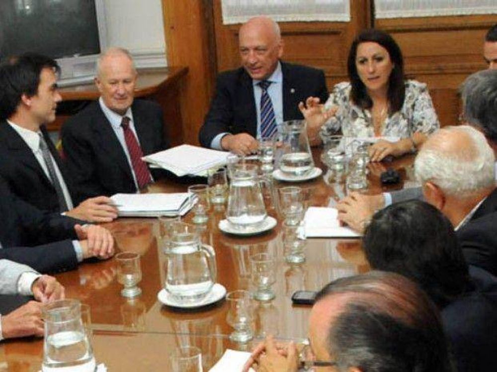 Prometen sumar 1.500 polic�as durante el a�o