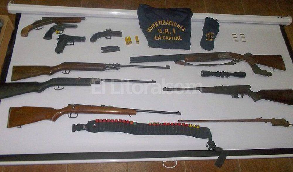 Allanamientos con varios arrestados y armas incautadas