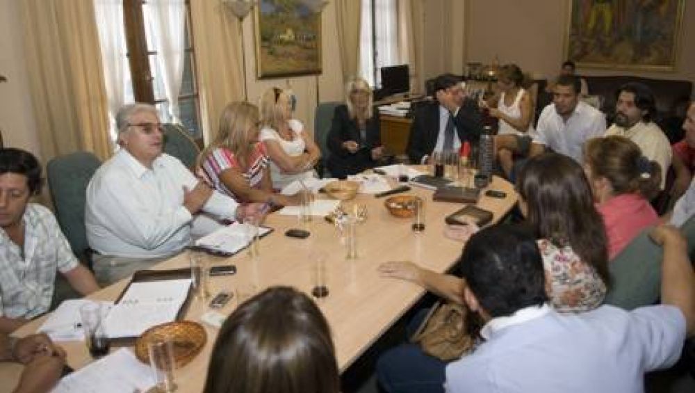 El Gobierno ofreci� $750 de aumento a los docentes