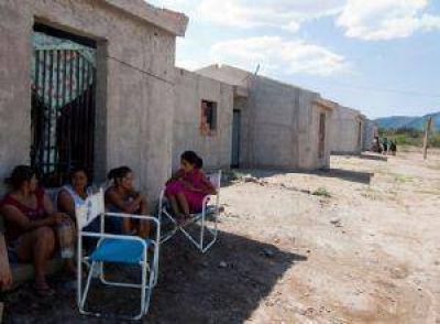 Las quince familias usurpadoras del norte se resisten a dejar las viviendas