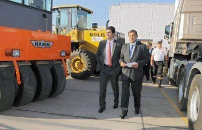 El gobernador Urtubey acompa�� al intendente Isa en la presentaci�n del nuevo equipamiento vial municipal