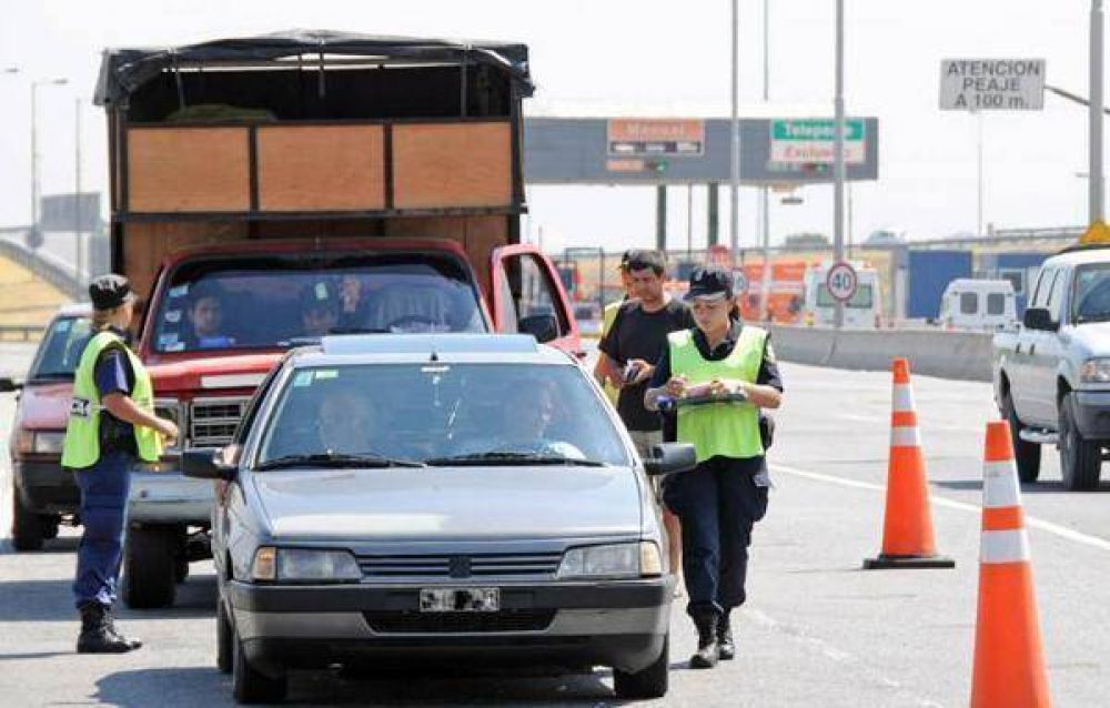 Polic�a Vial realiza controles que restringen el paso en horas pico