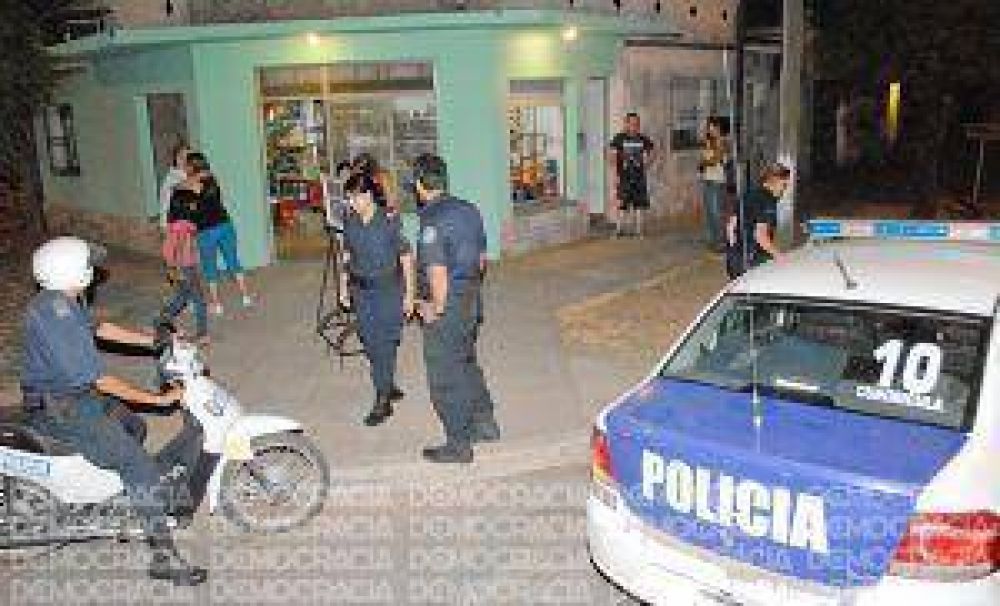Pesadilla para comerciante: le entran a robar y la enca�onan delante de su hija