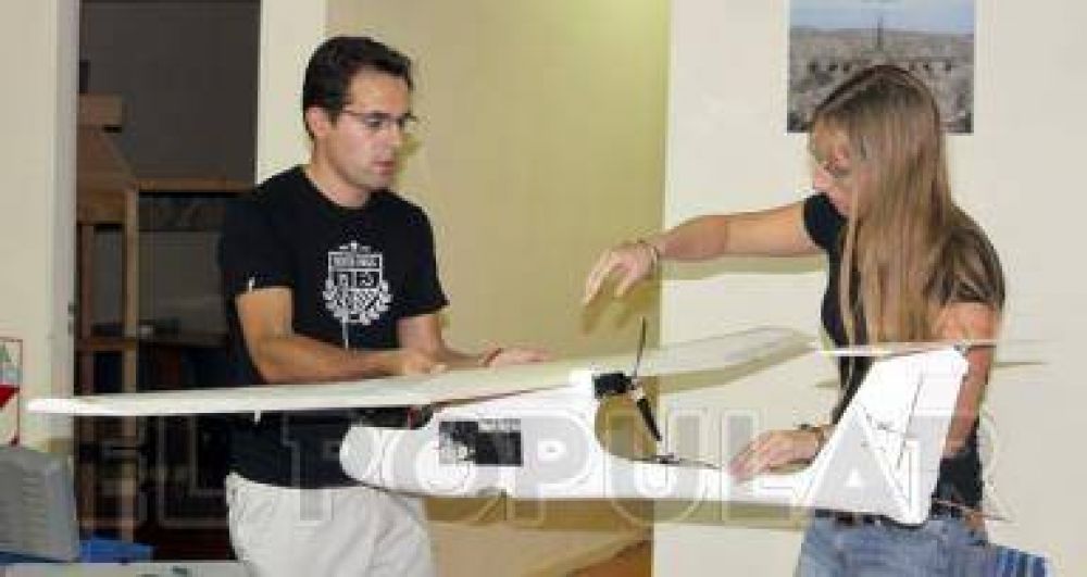 Presentaron un avi�n utilizado para monitorear las zonas rurales