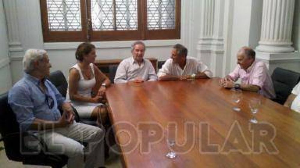 Felipe Sol� se reuni� con Jos� Eseverri en una visita a la ciudad