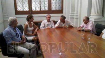 Felipe Sol� se reuni� con Jos� Eseverri en una visita a la ciudad