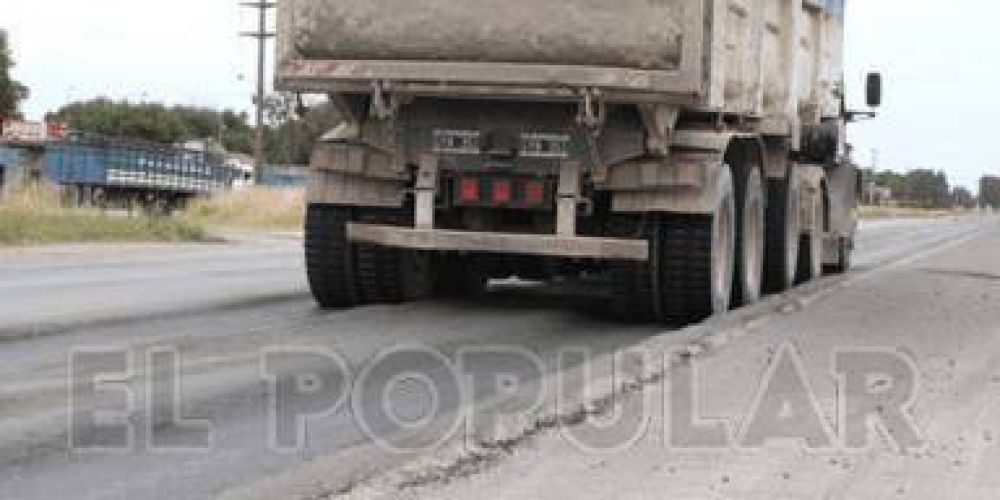 Intendente de Alvear se�al� a los camiones como causa del mal estado en la ruta 51