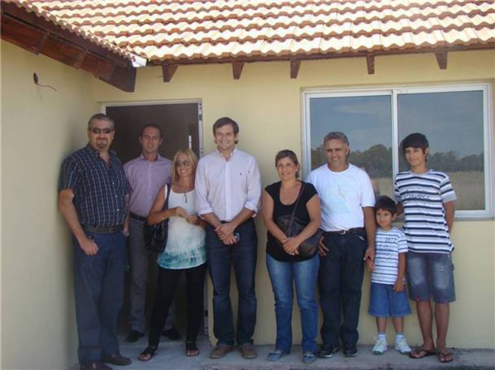 Entregaron ayer dos viviendas del Plan Liga Amas de Casa