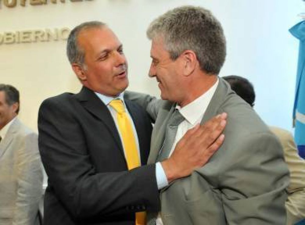 �Estamos cerrando una etapa de divisi�n�, dijo Buzzi al poner en funciones a Eliceche