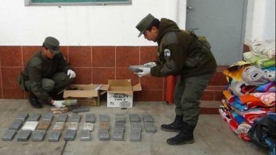 Encontraron m�s de 30 kilos de coca�na mientras limpiaban un �mnibus