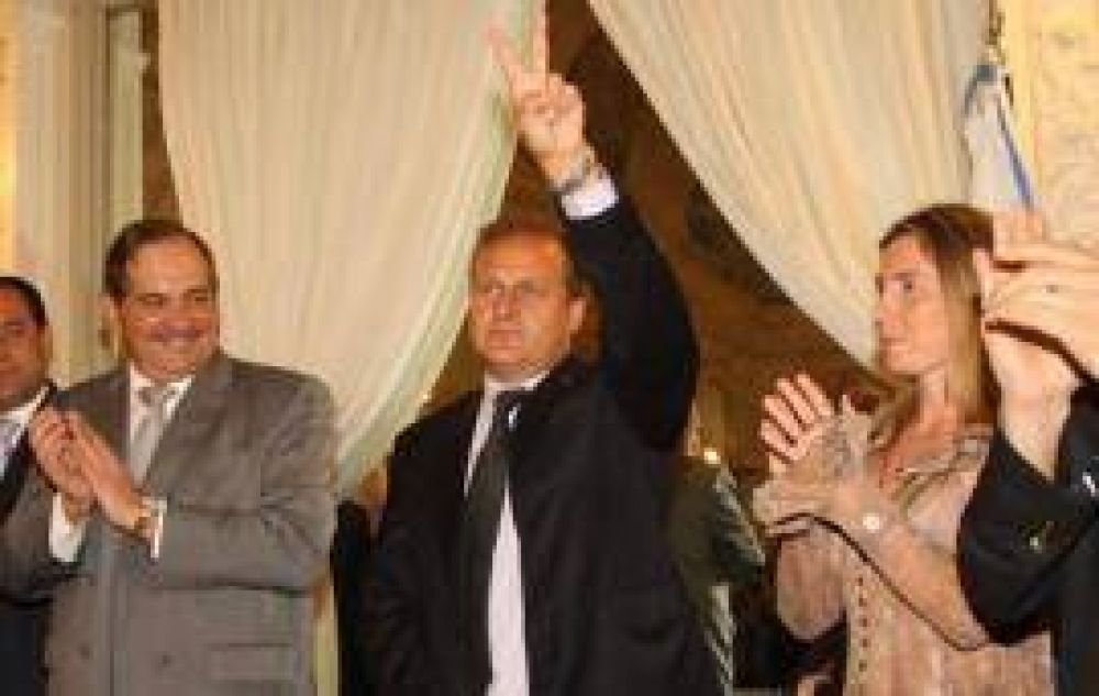 Cortalezzi nombr� en la Legislatura a su suegra peluquera de 80 a�os: Alperovich lo sigue defendiendo