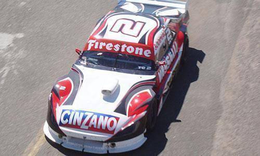 En la primera del a�o Rossi se visti� de poleman