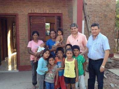 Peppo anunci� la construcci�n de 400 viviendas en el 2013 para Castelli